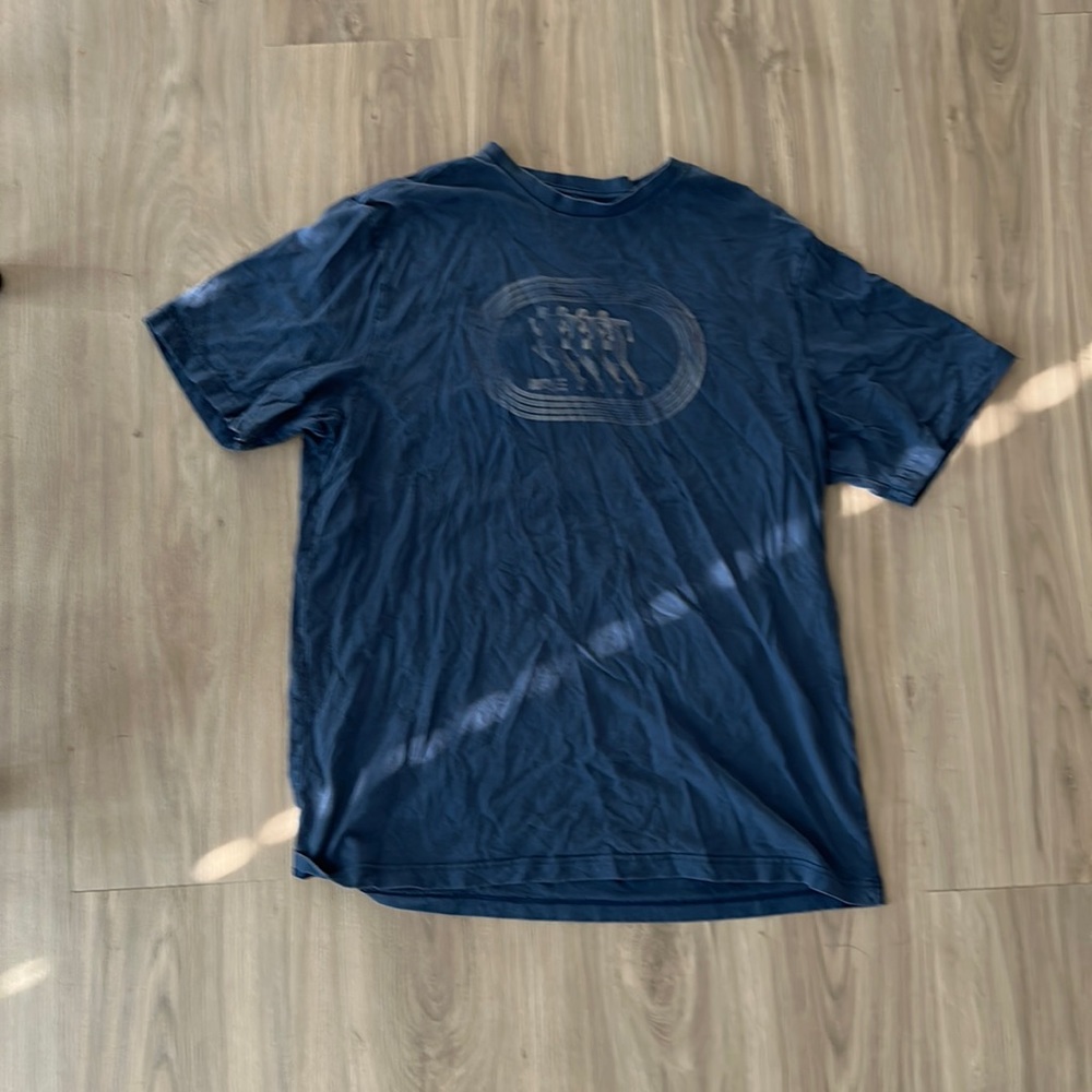 American Eagle XL blue t-shirt